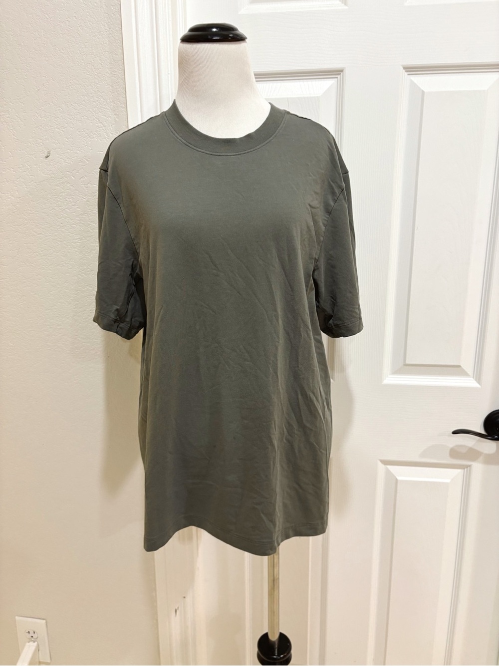Lululemon Men’s Classic Green Crew Neck T-Shirt Medium